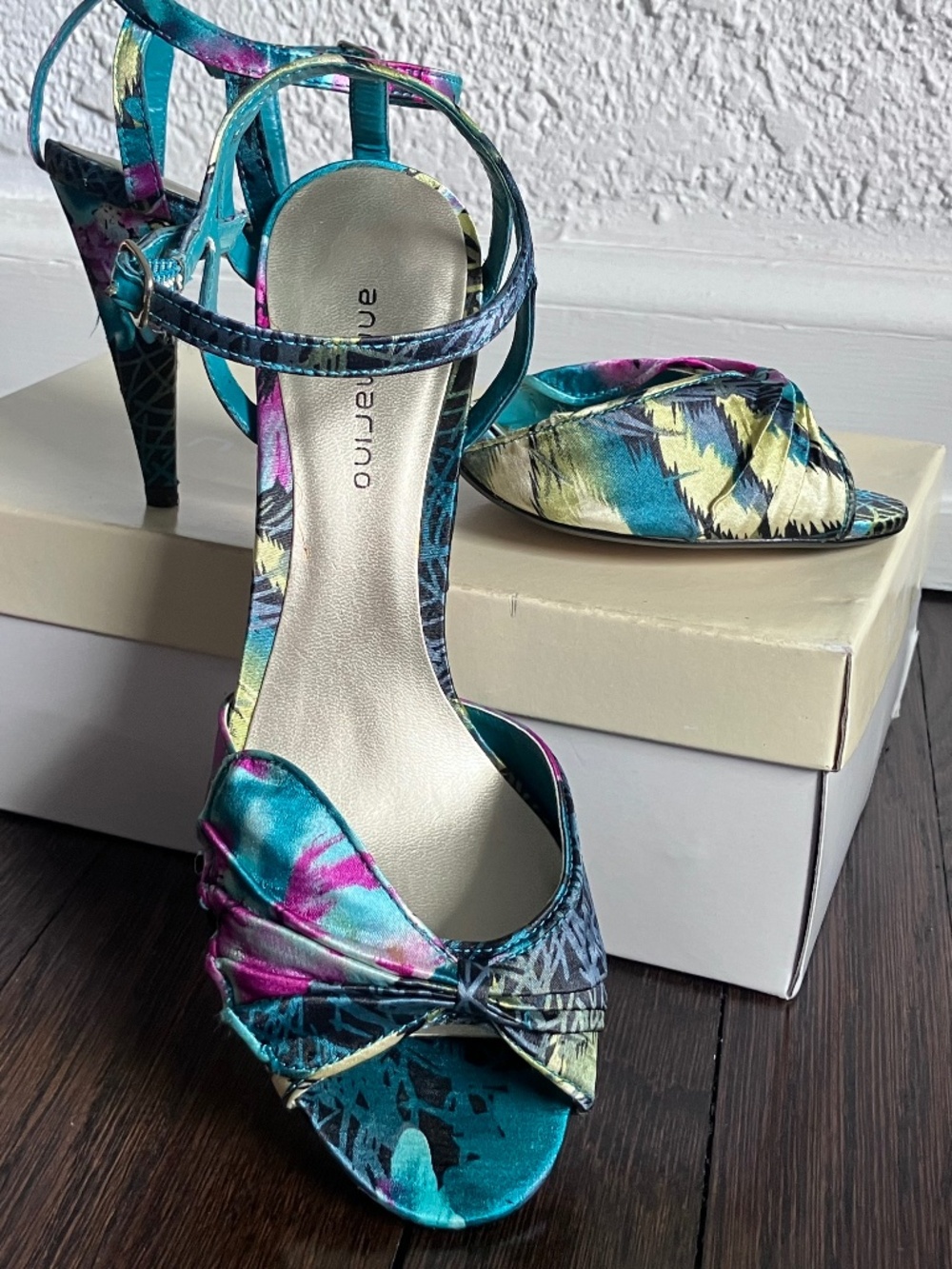 Ann Marino Multicolor Strappy Heels SZ 8.5